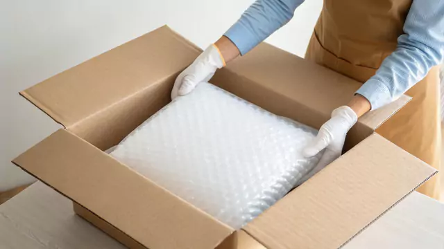 packing a items in bubble wrap